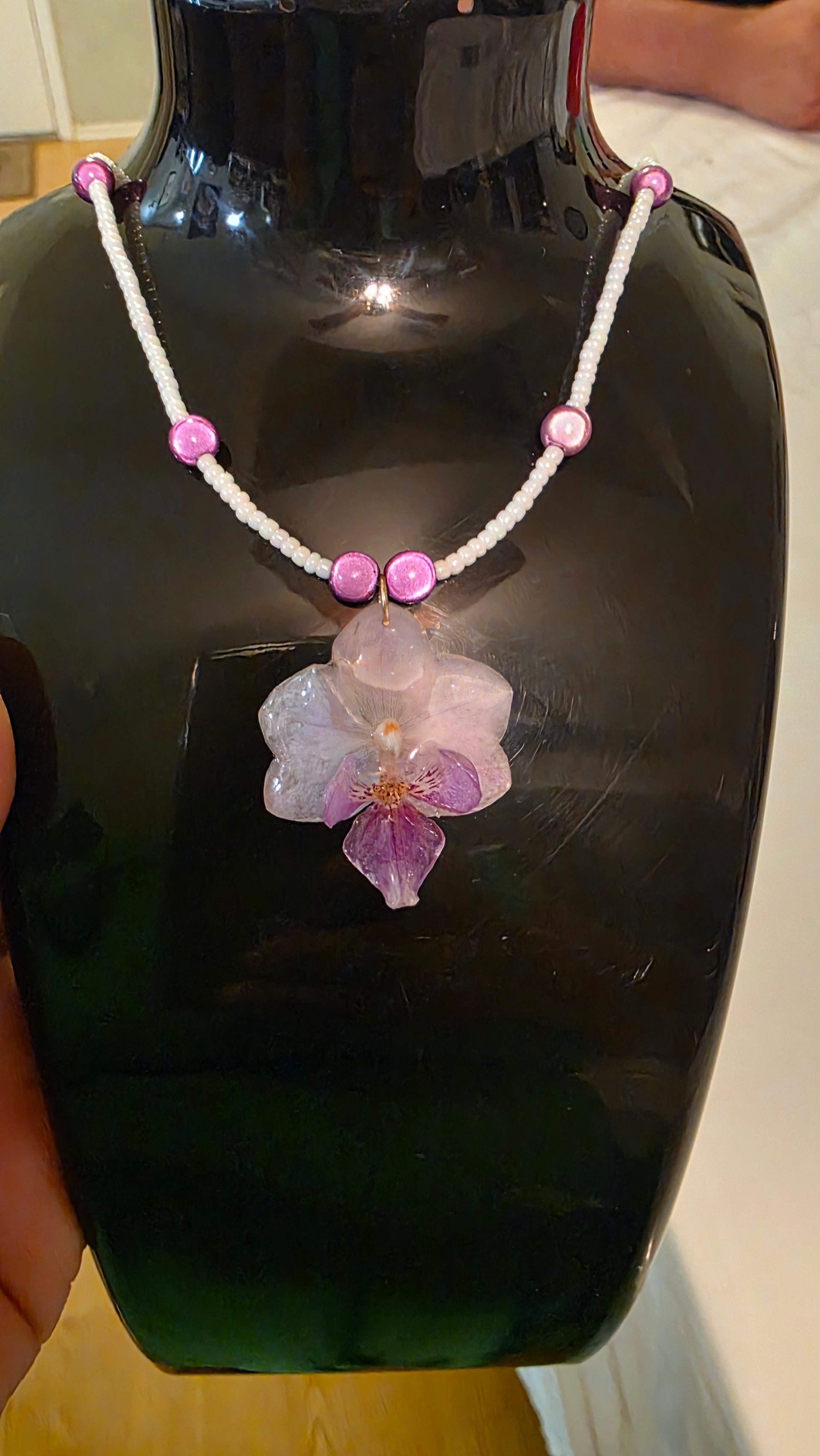 Collar artesanal orquidea  natural